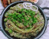 खांन्देश चे प्रसिद्ध लेवा पाटील समाजाचे वांग्याचे भरीत (vange bharit recipe in marathi) रेसिपी स्टेप 12 फोटो 