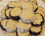 Foto del paso 4 de la receta: Alfajores de semillas de amapola con Nutella y chocolate blanco y negro