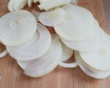 Φωτογραφία βήματος 1 της συνταγής Onion snack (σνακ με κρεμμύδι)