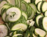 Foto del paso 1 de la receta: Tarta de zucchinis, morrón y muzzarella. Rápido y fácil 😋🤩