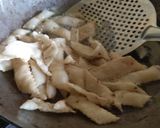 खारी शंकरपाळी (Khari shankarpali recipe in marathi) रेसिपी स्टेप 4 फोटो 
