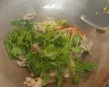รูปขั้นตอนการทำที่ 3 ของ หมูผัดขึ้นฉ่าย