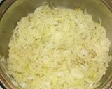 Foto del paso 1 de la receta: Tarta de cebollas, pollo y queso (sin huevos)