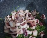 Foto langkah ke 5 dari resep Cumi Cabai Hijau.