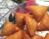 صورة لخطوة 2 من وصفة مثلثات السميد