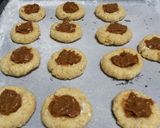 Foto del paso 3 de la receta: Galletitas de coco y dulce de leche