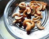 A picture of step 5 of Semolina kheer/ Rava payasam.