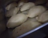 Foto langkah ke 2 dari resep Membuat roti goreng pisang coklat/bakpao simple.. Enak, empuk.