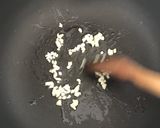Foto langkah ke 1 dari resep Tofu-mushroom stir fry.