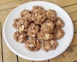 Foto langkah ke 3 dari resep Double Choco + Almond Cookies.