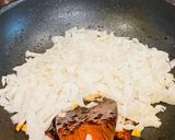 A picture of step 5 of Char Kuey Teow Malaysia.