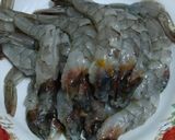 รูปขั้นตอนการทำที่ 1 ของ กุ้งกระเทียมผัดไข่ 🦞🧄🥚