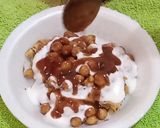 A picture of step 3 of Samosa Chat.