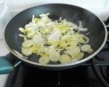 Foto del paso 6 de la receta Rape con salsa de hígado de rape, calabacín y puerro