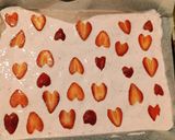 Hűsítő szeretet - epres, málnás joghurt bark recept fázis 3 fotója