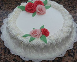 Foto del paso 7 de la receta: Tarta de nata y de fondant 🌹🌹🌹