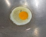 Foto langkah ke 1 dari resep Telur Ceplok Kecap.