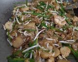 Gambar langkah 5 resipi Kuey teow Goreng Basah.