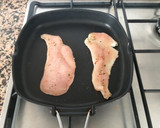 Foto del paso 2 de la receta: Pechuga con salsa de soja y cebolla