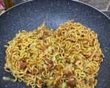 Foto langkah ke 3 dari resep Mie Goreng Tepung — Bamischijf.