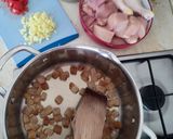 Csirkepörkölt pirított gombával recept fázis 3 fotója