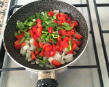 Foto del paso 3 de la receta: Fajitas con pollo, pimiento y cebolla