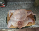 Foto del paso 3 de la receta: Pollo relleno deshuesado