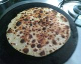 A picture of step 4 of Paneer Paratha.