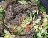 รูปขั้นตอนการทำที่ 3 ของ “ผัดซีอิ๊วอกไก่เส้นหมี่ข้าวกล้อง”