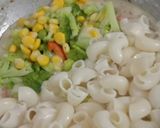 A picture of step 4 of Alfredo (white sauce) Macaroni.