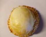 A picture of step 4 of Egg and smoked salmon Wellington.