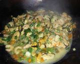 Foto del paso 1 de la receta: Tirabuzones a la crema con mariscos
