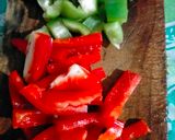 Foto langkah ke 2 dari resep Tumis Ayam Paprika.