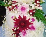 A picture of step 8 of Double tier floral cream cake.