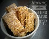 Foto langkah ke 5 dari resep Tingting kacang, wijen rasa blueberry.