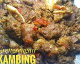 A picture of step 3 of Krengsengan Kambing (Spicy Stir-fry lamb).