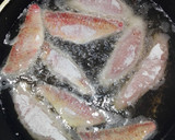 Foto del paso 3 de la receta: Salmonetes fritos sobre crepes rellenos al pesto