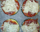Foto del paso 8 de la receta: Pizzetas de calabacín con jamón y queso manchego 🌱🍕