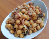 Foto del paso 3 de la receta: Garbanzos con cebolla y bacon, muy fácil