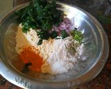 A picture of step 1 of Methi Palak Besan Paratha.