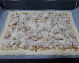 Foto del paso 4 de la receta: Hojaldre de puerros, gambas y parmesano
