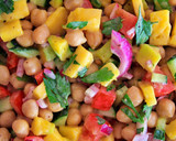 Foto del paso 3 de la receta: Ensalada de Garbanzos con aliño especial🌱