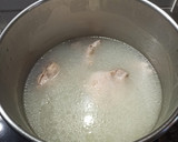Foto del paso 3 de la receta: Caldo de patas de pollo