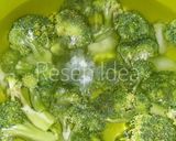 Foto langkah ke 2 dari resep Tumis Brokoli Wortel.