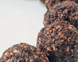 Foto del paso 4 de la receta: Bolitas de chocolate saludables 3 ing. 🍫 Ideal para hacer con infantes 🧒🏽 ♥️ 👧🏽 Sin azúcares agregados