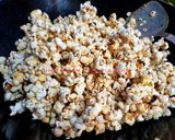 Foto langkah ke 5 dari resep POPCORN CARAMEL homemade.