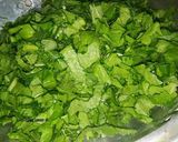 A picture of step 1 of Sarson da Saag.