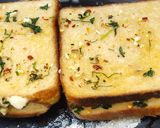 चीज़ गार्लिक ब्रेड स्टिक्स (cheese garlic bread stick recipe in Hindi) रेसिपी चरण 3 फोटो