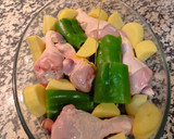 Foto del paso 4 de la receta: Muslitos con patatas y pimientos 😋😋
