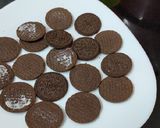 A picture of step 2 of Oreo chocolate pudding.